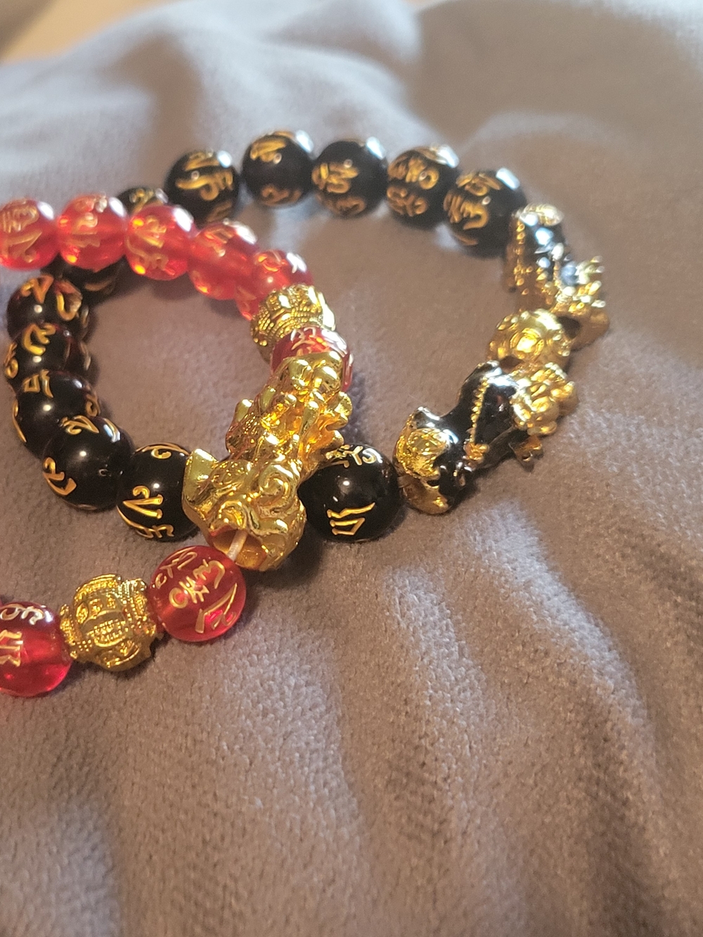 2 Stretch Bracelets In Red & Black W/ Gold Tone Accent Beaded Pixiu Bracelet Set